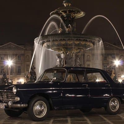 Paris Private Tour in a classic French Peugeot 404 2