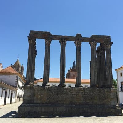 Full Day Private Tour in Évora and Arraiolos