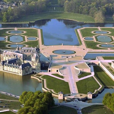 Private transfer from Paris to Chantilly or Chateau de Montvillargenne