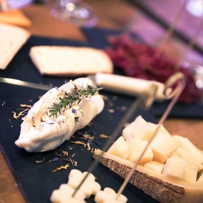 Paris Wine and Cheese Pairing Private Masterclass in a Bistrot 3