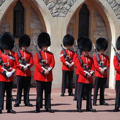 Windsor Castle and Stonehenge PRIVATE TOUR Luxury Sedan 2