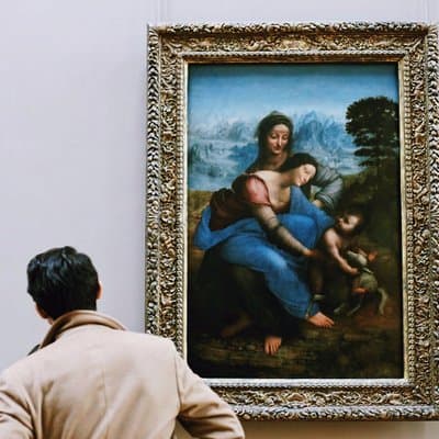 Louvre Museum Essential Guided Tour Semi Private 6 GUESTS MAX 5
