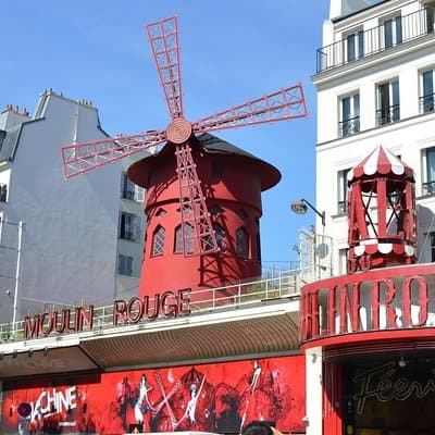 Paris Montmartre: 2 hour group city tour in German or English