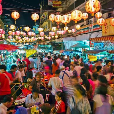 Experience Bangkok at Night with Streetfood Dinner & Foot Massage