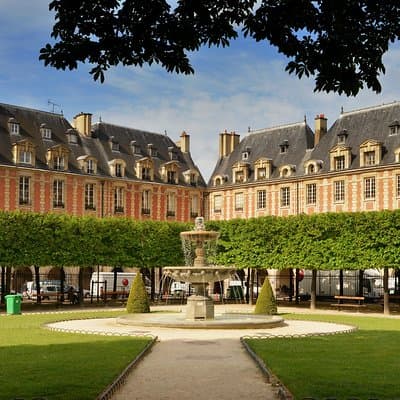 Private History Walking Tour in Paris for Teens & Family 2