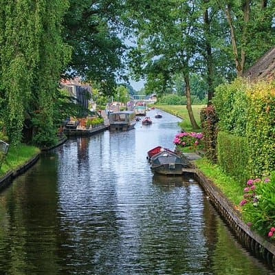 Private Sightseeing Tour to Giethoorn from Amsterdam incl. canal cruise 2