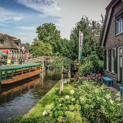 Private Sightseeing Tour to Giethoorn from Amsterdam incl. canal cruise 3