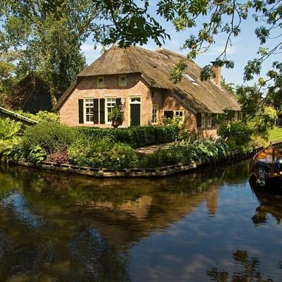 Private day trip to Giethoorn and the Enclosing Dike