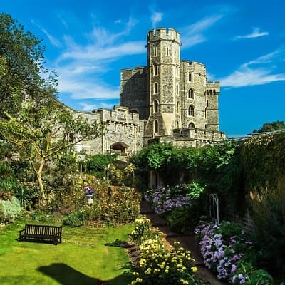 Windsor Castle and Stonehenge PRIVATE TOUR Luxury Sedan