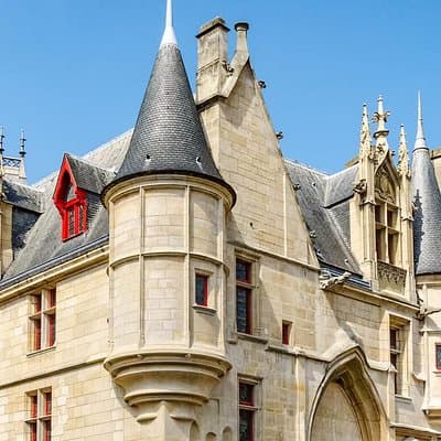 Private History Walking Tour in Paris for Teens & Family 3