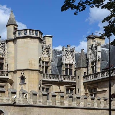 Private History Walking Tour in Paris for Teens & Family 5