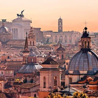 Discover the famous seven hills of Rome with the calessino bee