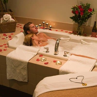 60 min Couple's Massage to choose and 30 min Floral Bath at THAI SPA MASSAGE 3