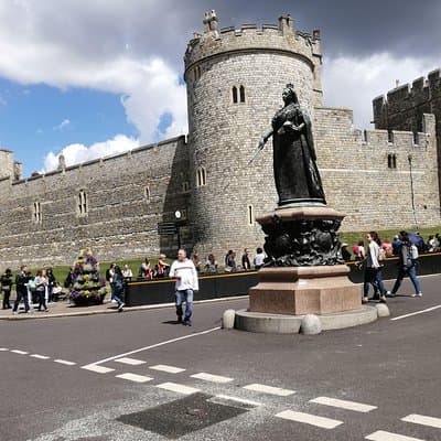 Luxury Private Vehicle Day Hire from & to London via Stonehenge & Windsor Castle 3