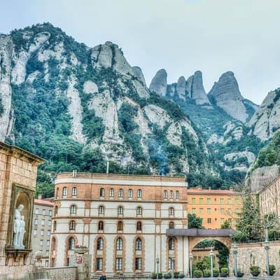 Private Full Day City Tour of Barcelona and Monastery of Montserrat w/ pick up