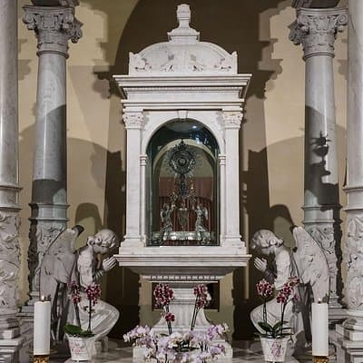 The Eucharistic Miracle & the Holy Face Private Tour from Rome