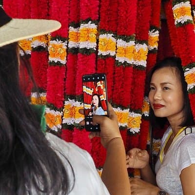 "Bangkok Walking Hopping Tour" show city’s historic sights are located. 3