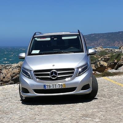 Private transfer Lisbon / Porto with tour included. 5