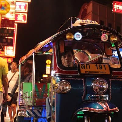 Explore Chinatown Street Food by Night in Bangkok 4