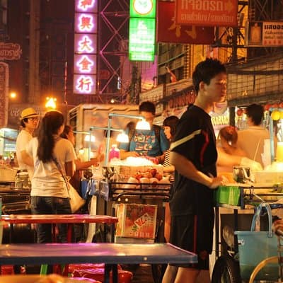 Famous Thai Street Food Tasting Experience! 4