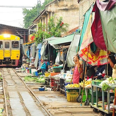 Bangkok Day Trip: Railway Market, Floating Market & Nakhon Pathom 2