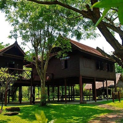 Bangkok Day Trip: Railway Market, Floating Market & Nakhon Pathom 4