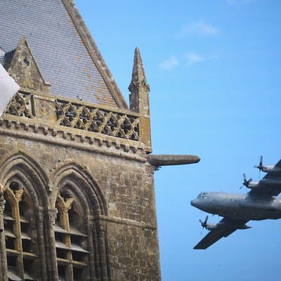 Day trip from Paris to Sainte Mère Eglise aboard a Van - Private Tour (7 pax)