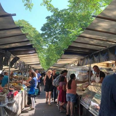 Organic Market Tasting & History Tour by the Eiffel Tower 2