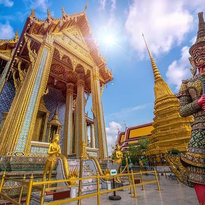 Bangkok's Landmarks Tour : GrandPalace WatTraimit WatPho WatArun