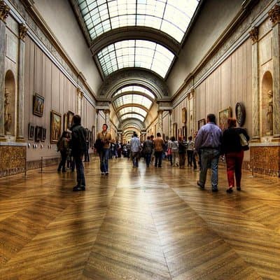 Private 3-hour tour in Louvre Museum with official tour guide