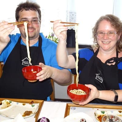 Experience all of Japanese culture and Japanese food experience classes "origami, udon, Japanese food, green tea, calligraphy" in 4 hours 4