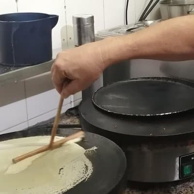 Amazing Sweet Crêpe Cooking Class Paris