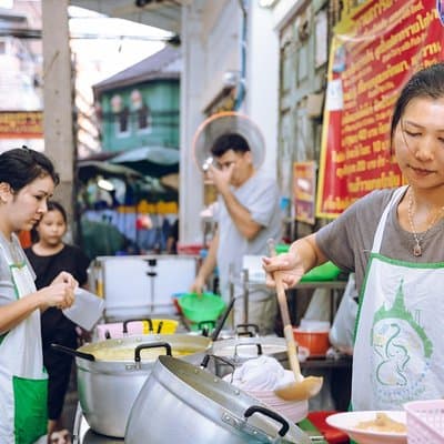 Top Highlight Bangkok Sights. Walking tour with Fun Local Guide! 5