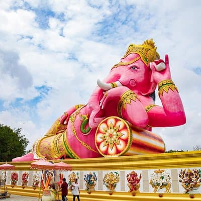 Private Tour: The Dragon River & Land of Sacred Deities Chachoengsao