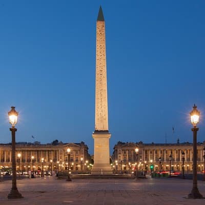 Private Paris Illuminations & Cruise with Minivan