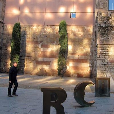 Barcelona Old Town walking tour with official guide 5