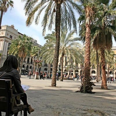 Barcelona Old Town walking tour with official guide 2