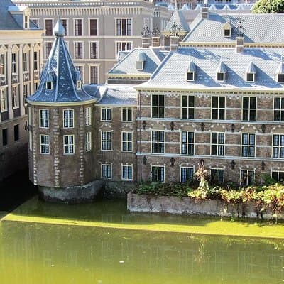 Private Transfer from AMS Amsterdam Schiphol Airport to The Hague 5