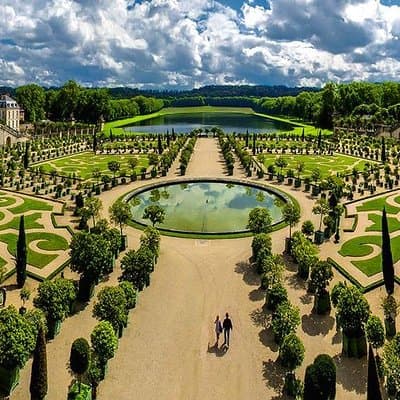 Private 5-hour round transfer to Versailles from Paris. Best offer!