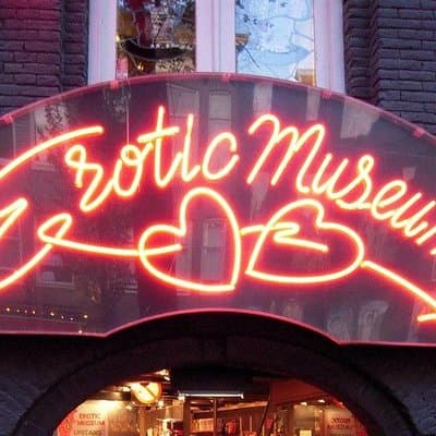 Red Light District tour with canal cruise 4