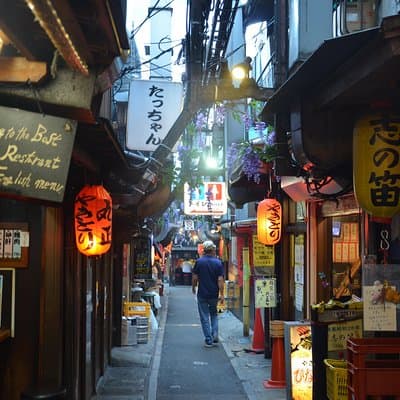 Shinjuku Golden Gai Food Tour in Spanish 3
