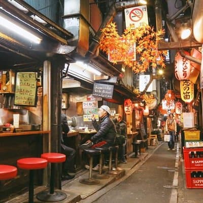 Shinjuku Golden Gai Food Tour in Spanish