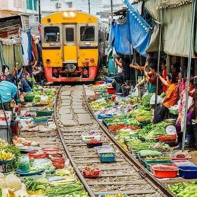 Train Market and Floating Market half day tour 4