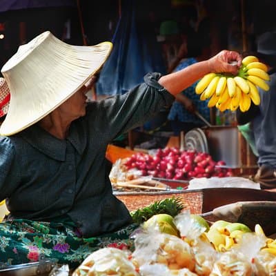 Railway and Floating Markets with Free Brunch 4