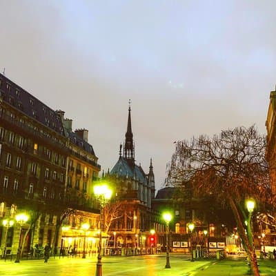 A City of Shadows: Dark Tales of Paris by Night 3