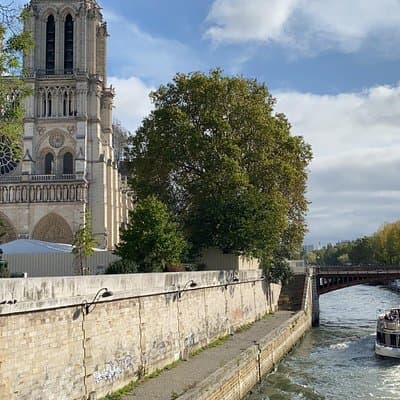 Paris Highlights Tour: Notre-Dame & Louvre Semi-Private & Private