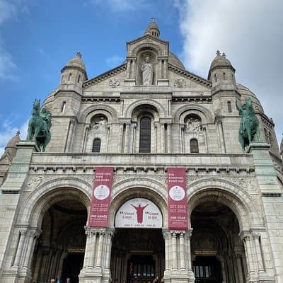 Montmartre Semi Private Tour: from Moulin Rouge, to Sacré-Cœur 4