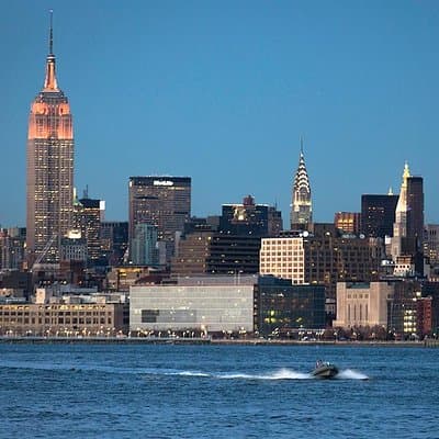 PRIVATE Manhattan Speedboat Tour - Up to 12 passengers 4