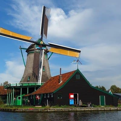 Tour to the Alkmaar Cheese market and Windmills from Amsterdam 5