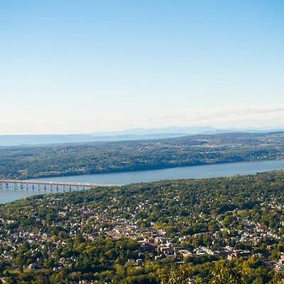 Private Hike/Wineries/Walkway Over the Hudson/1 night Hotel 4